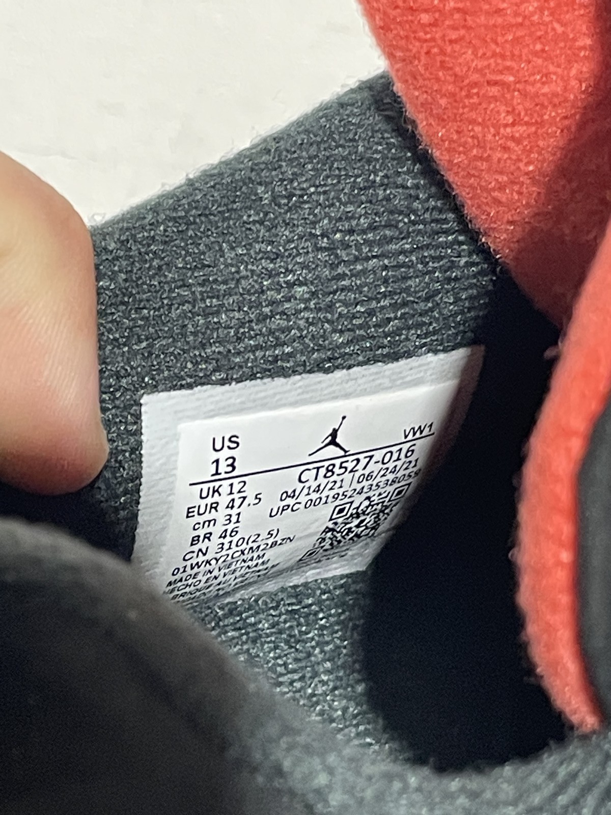 JORDAN 4 RETRO RED THUNDER SIZE 13 PREOWNED