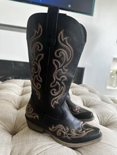 Elegant Black and Tan EmbroideredHeeled Boots