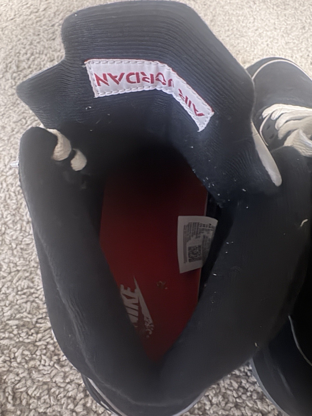 Jordan 5 Metallic Size 9 - image 4