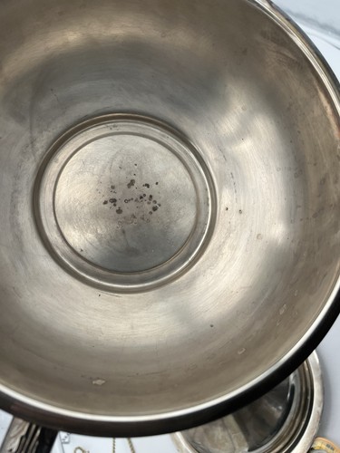 Plato de plata vintage para servir con tapa y base de rozaduras - Imagen 10 de 18