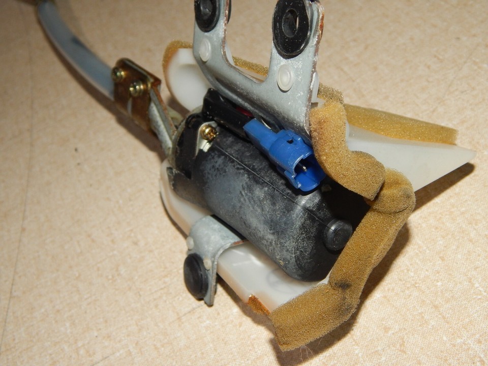 90 91 92 93 94 Lexus LS400 Seat Belt Height Adjuster Motor Assy