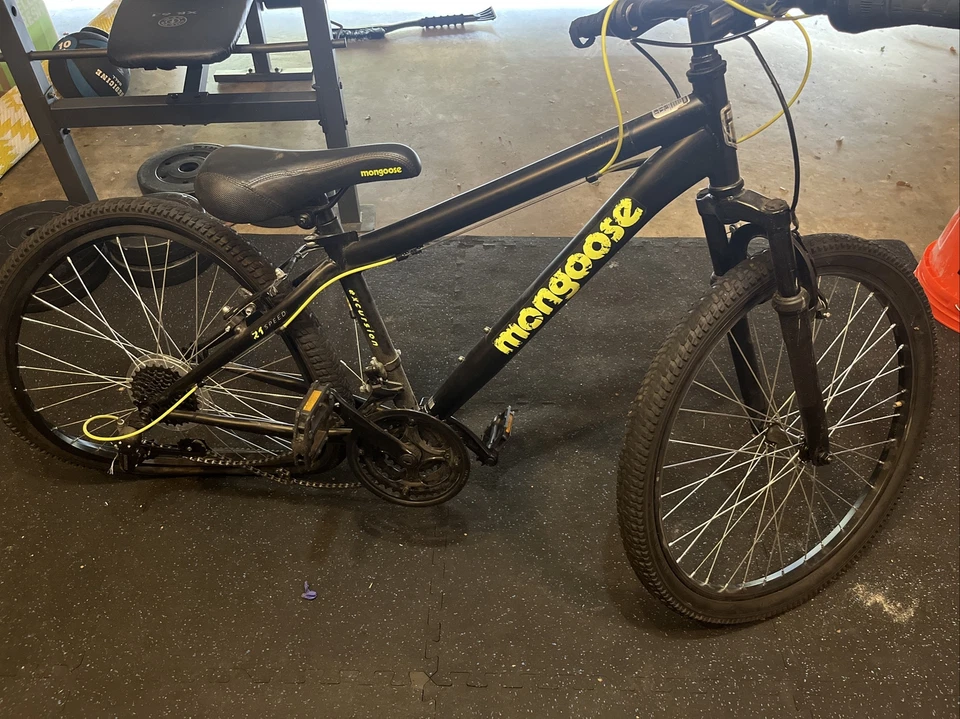 Mongoose R0708WM 24 inch Excursion Mountain Bike - Black - Image 2 of 4