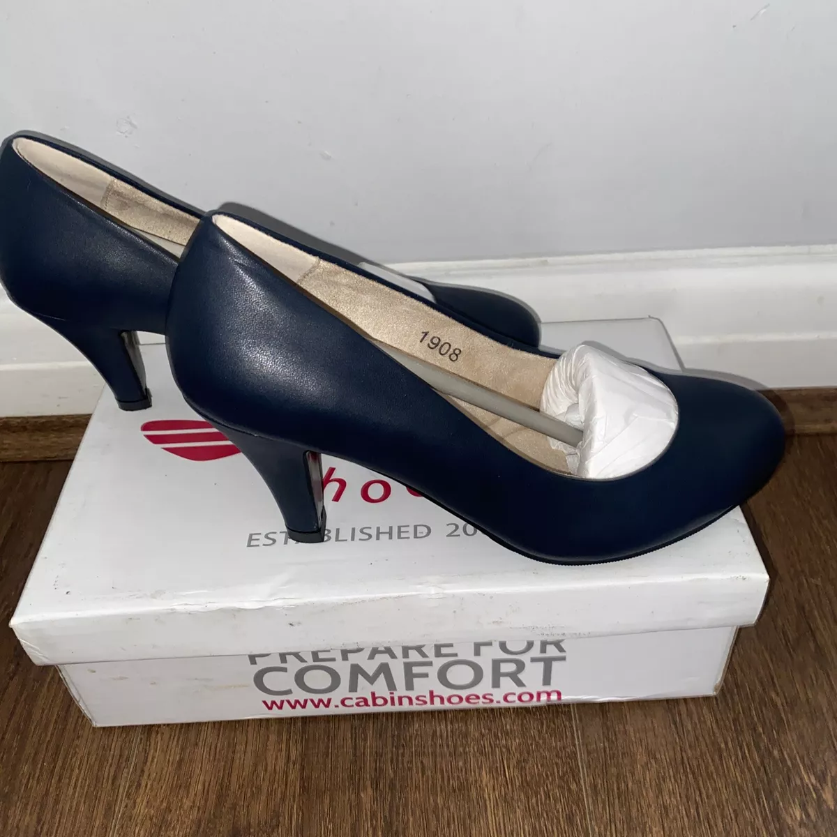 Cabin crew shoes shop