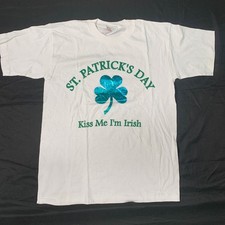 Vintage 90s Beer Kiss Me Im Irish St Patricks Day White Graphic Tee Men L