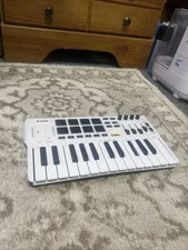 Donner DMK-25 Pro Midi Keyboard DJ Controller 25-Key 8-Drum Pad Touch Bar