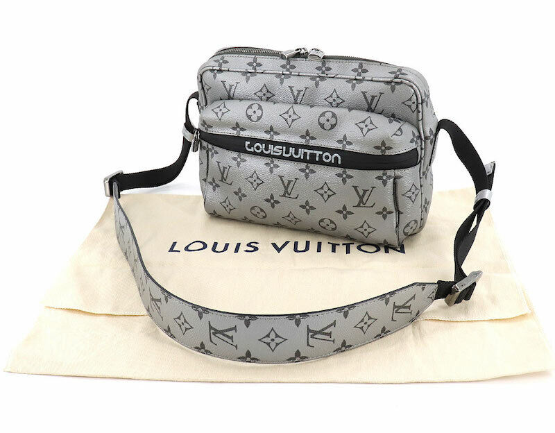 Louis Vuitton Monogram e Crossbody