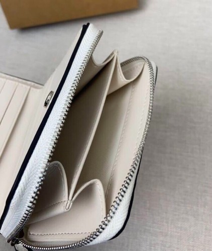 COACH Bi-fold Wallet in Strawberry print Leather Chalk CT908 outlet New JPN - Picture 5 of 6