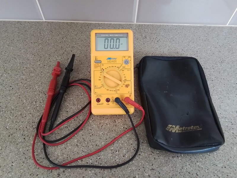 Metrotest Digital Multimeter MD401 with Leads & Storage Pouch Working Condition