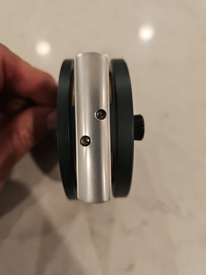 ORVIS C.F.O. 4 DISC SALT WATER FLY FISHING REEL. HARDLY BEEN USED CONDITION. - Image 3 of 4