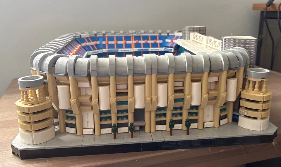 LEGO Icons 10299 Real Madrid – Santiago Bernabéu Stadium, photo 4 sur 5