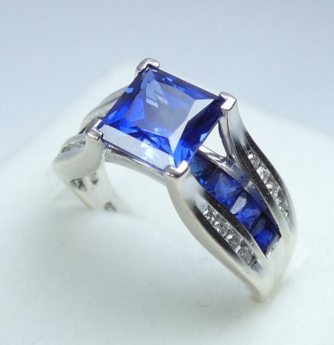 Modern Solid 9ct White Gold Blue Sapphire Diamond Cluster Dress Ring Size 7 N 54 - Picture 2 of 13