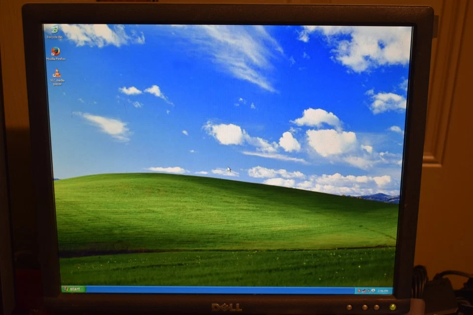 Dell Optiplex 960 Core 2 Duo E8400 500GB HDD Windows XP Pro 32bit Floppy Drive - Image 2 of 4