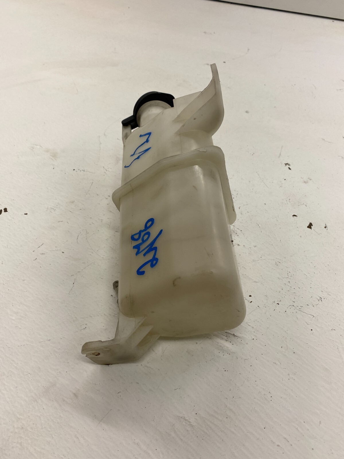 OEM 0611 HYUNDAI Elantra Engine Coolant Tank / Reservoir 254312H000 🚗