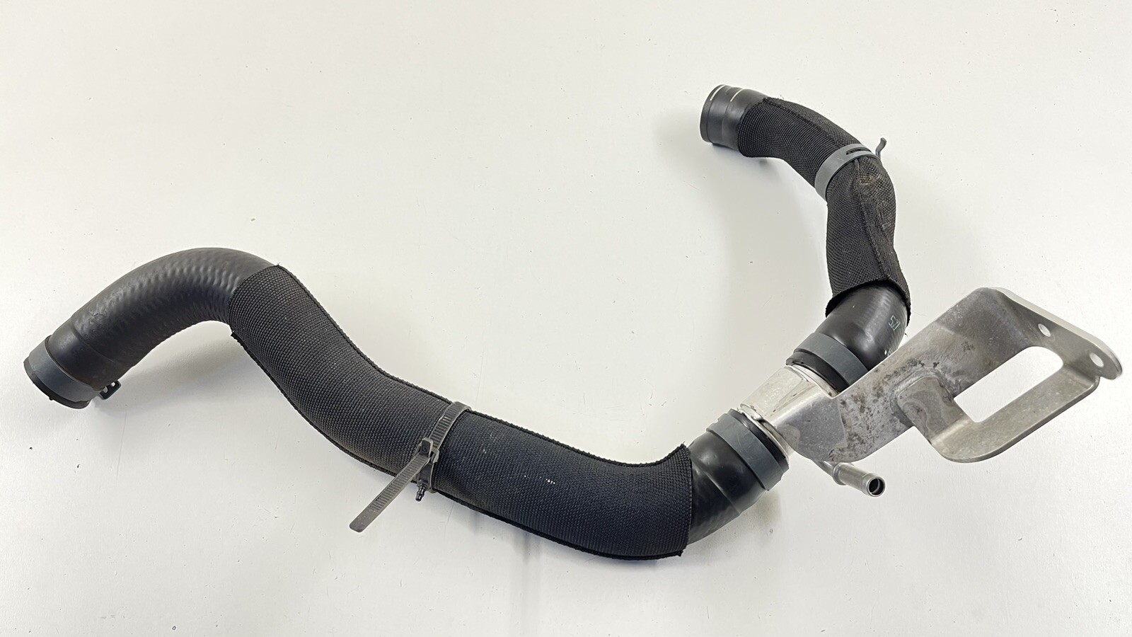 08-15 AUDI R8 SPYDER DRIVER LEFT FRONT COOLANT BREATHER LINE PIPE TUBE HOSE OEM