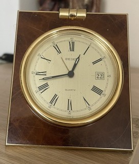Seiko Japan Vintage Quarz vergoldet Bakelit Schreibtisch Reisewecker Datum