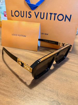 Louis Vuitton 1.1 Mascot Pilot Square