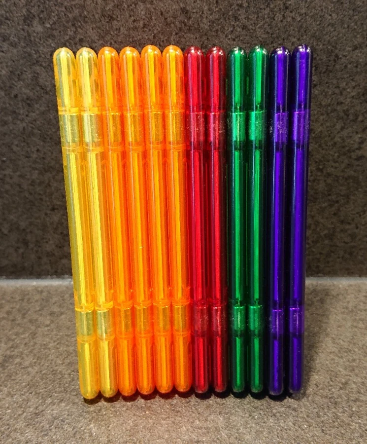 Magformers Basismagnetbausteine, 12 Teile, einfarbige spitze Dreiecke - Bild 3 von 3