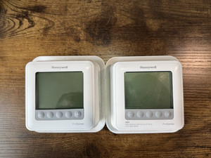 2 Honeywell Thermostats - TH6210U2001