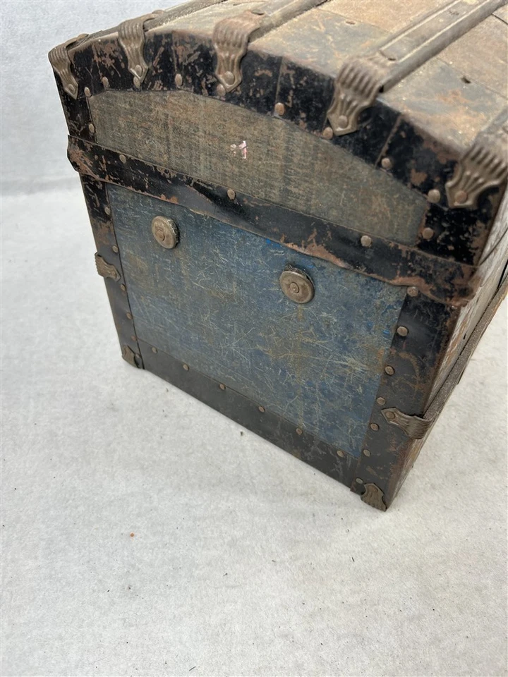 antiguo baúl cúpula superior hojalata madera muestra muñeca 16 x 10 x 9,5 siglo XIX original Foto 3 de 4