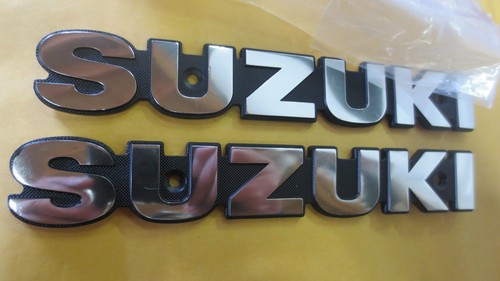 Suzuki GS750 GS750E GS400 GS425 GS550 nos lot d'insignes réservoir 1977-79 68111-45000 - Photo 1/1