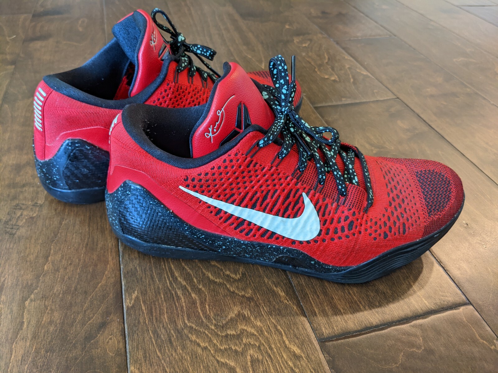 kobe low red