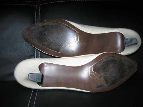 Easy Spirit Vintage Pump. Beautiful Classic Style. Sz 8.5 AA. Ivory Leather. - Picture 4 of 4