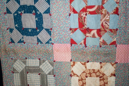 Vintage Patchwork Quilt, 1930's Crown Of Thorns Tied, 84" x 70-1/2" - Picture 3 of 9