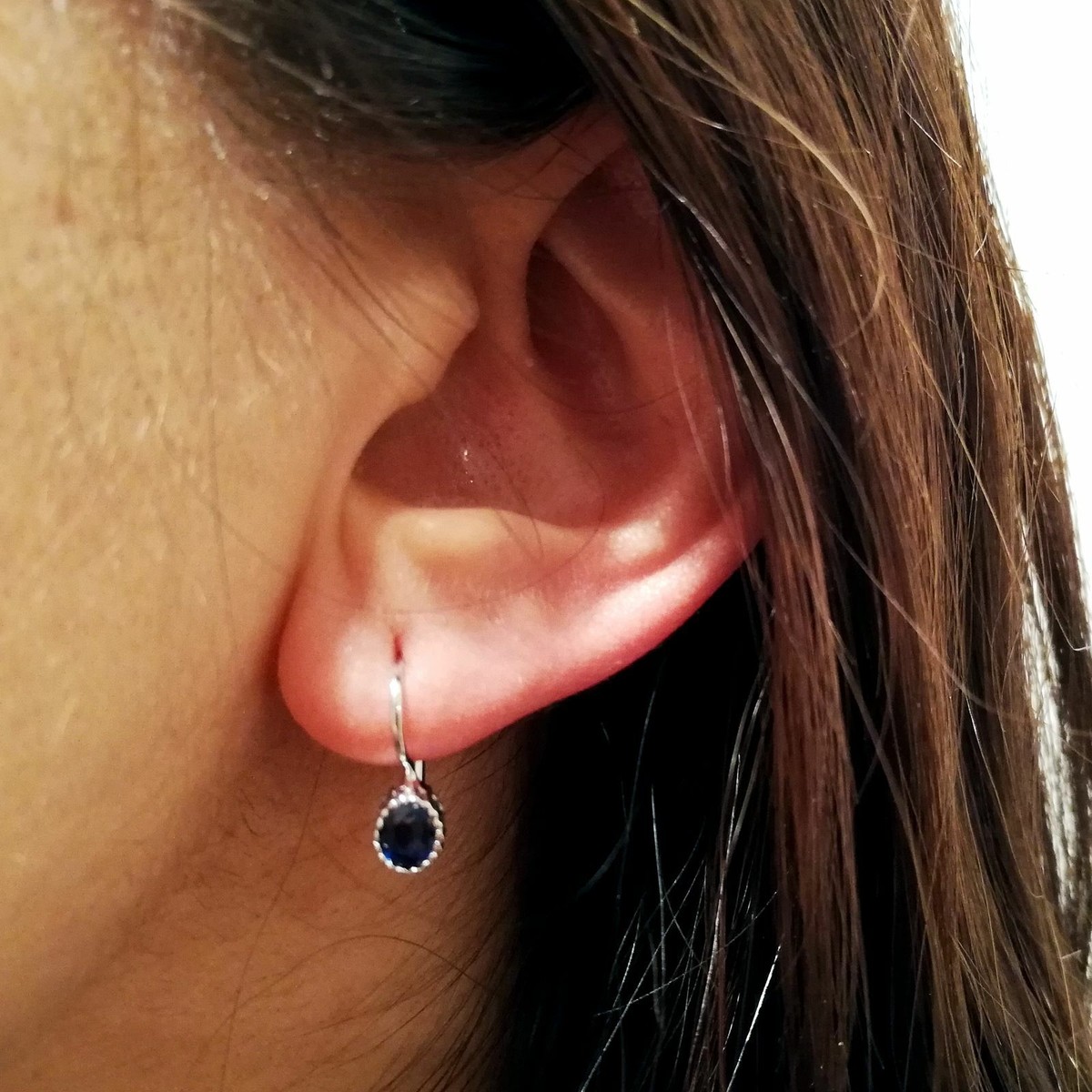 Boucles D'oreilles En Or Blanc 18 Carats Avec Saphir Naturel - Dormeuses Pendantes Pour Femme