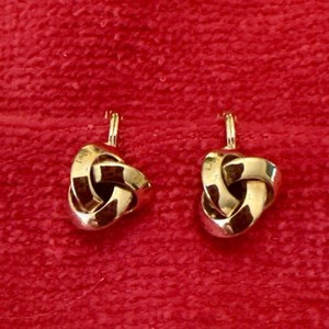 Vintage Monet Gold Tone Interlocking Knot Clip On Earrings Signed .75" Classy