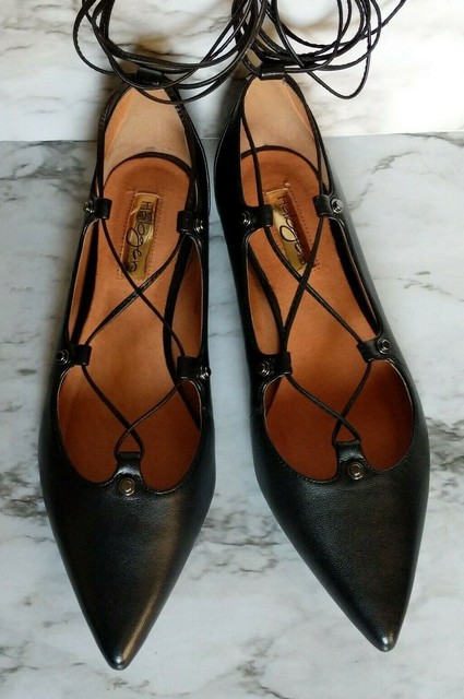pointed toe tie up flats