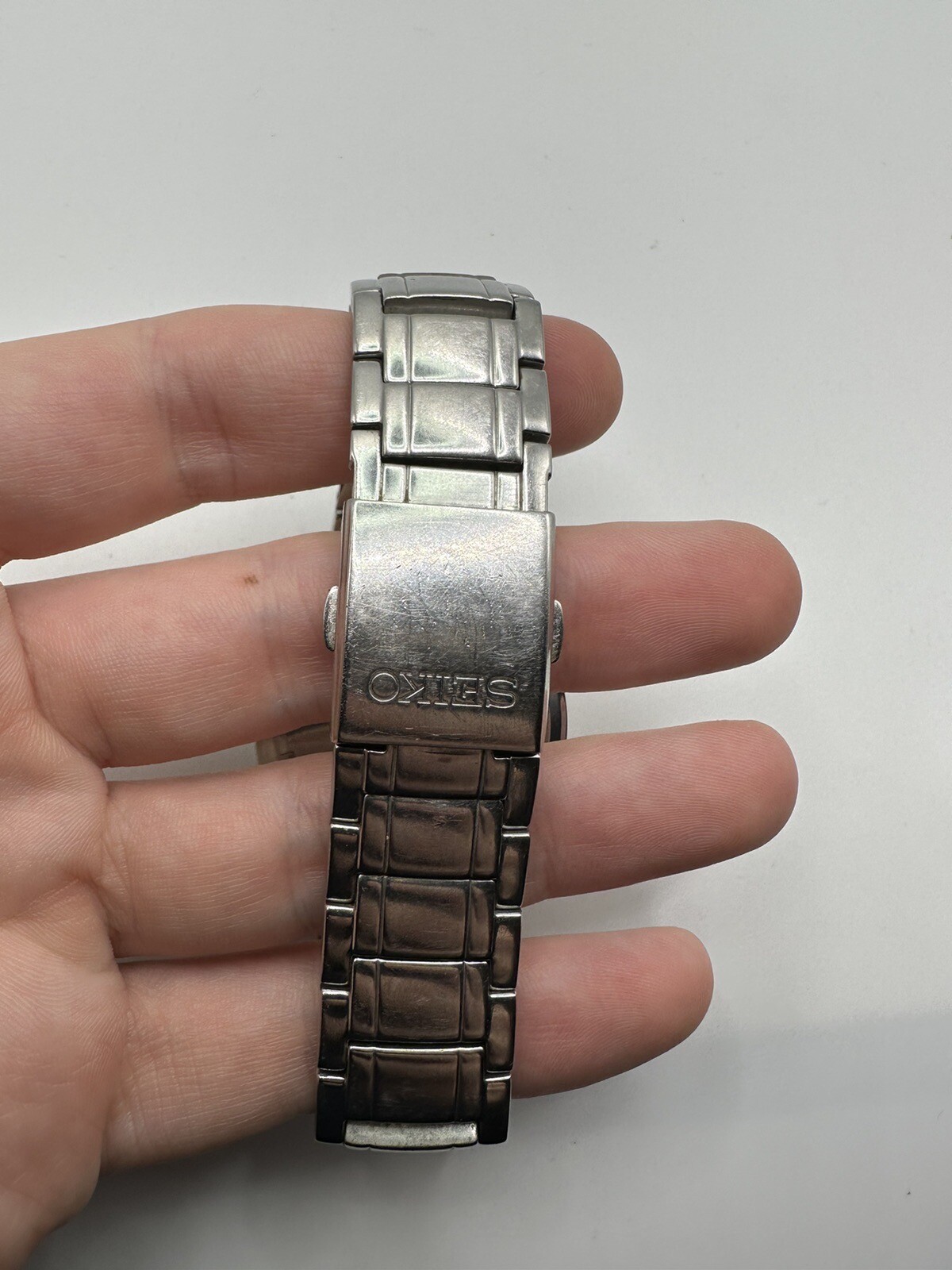 Seiko 7N42 0DE0 Heavily Scratched Men’s 42mm Quartz Stainless Watch image 5