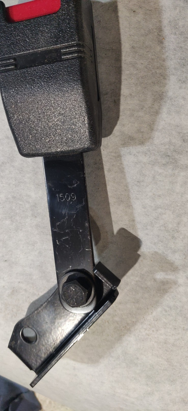 FREEDMAN RV BUS RIGHT HAND/CURB SIDE SEAT BELT BUCKLE WITH MOUNTING BRACKET 1509