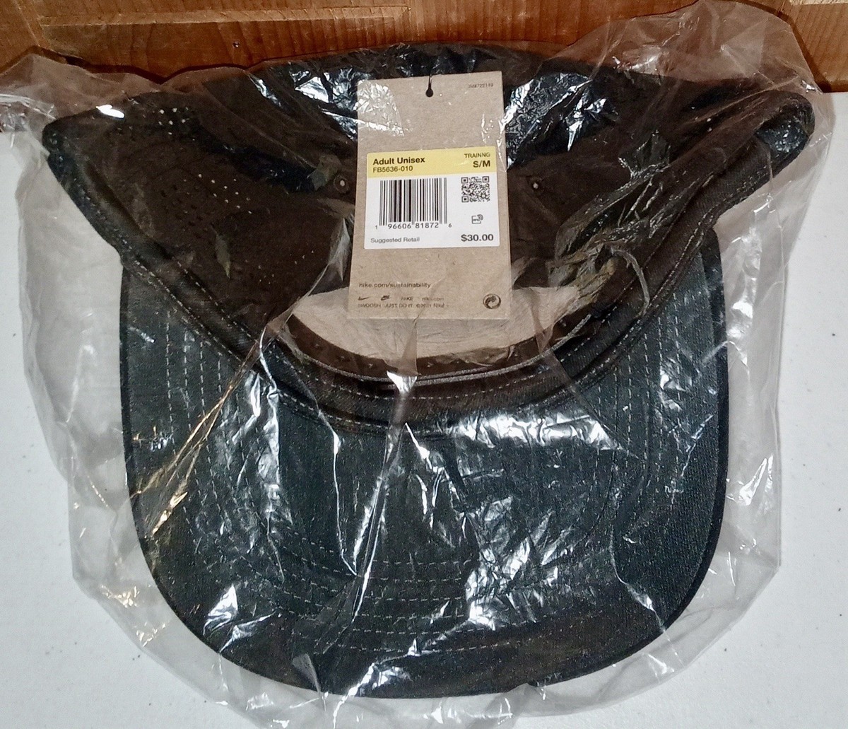 NIKE Dri-FIT ADV Club Structured Swoosh Cap Hat Black/White S/M