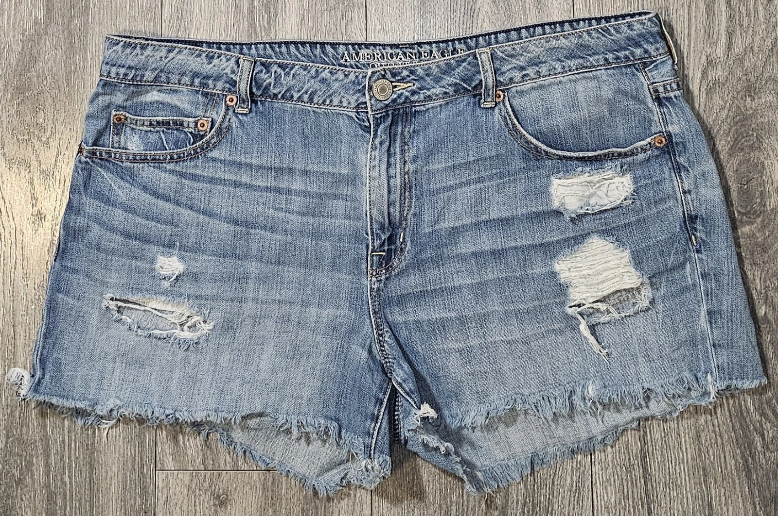 Vintage Y2K American Eagle Denim Shorts Distressed Frayed Hem Light Wash Size 18