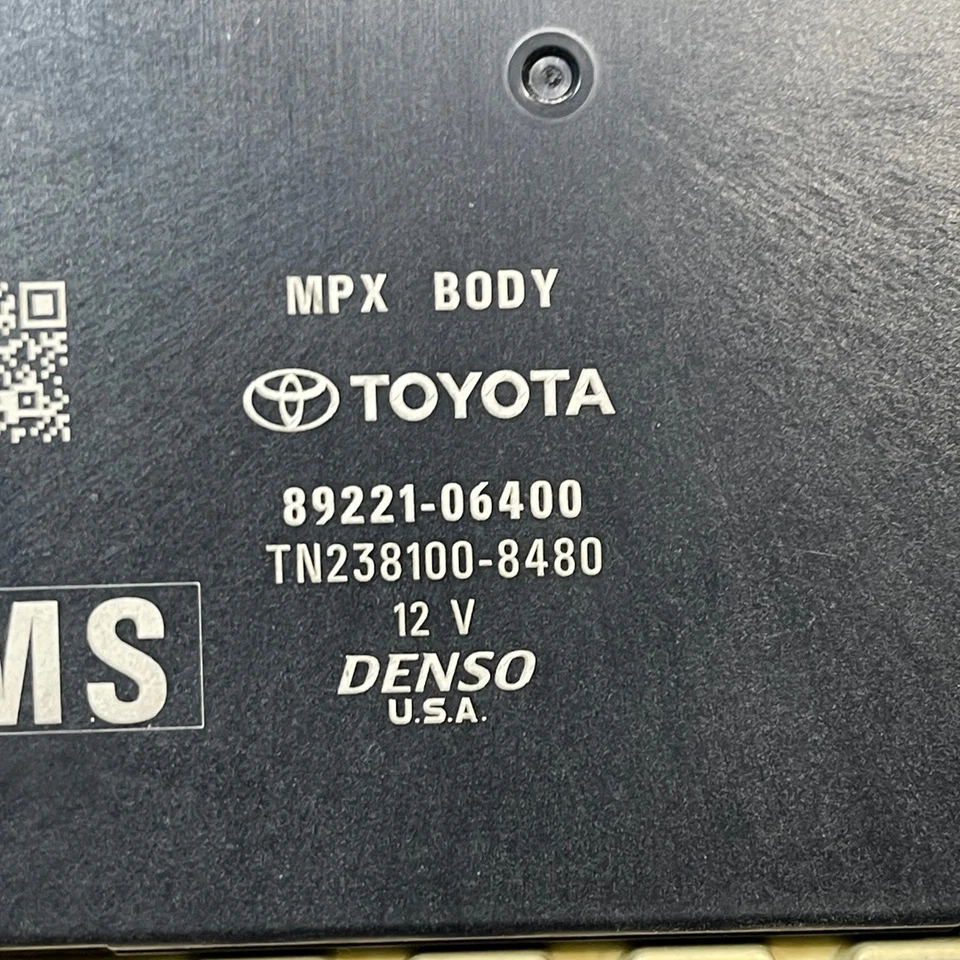 19-24 TOYOTA CAMRY BODY CONTROL MODULE - C62 - Image 4 of 4