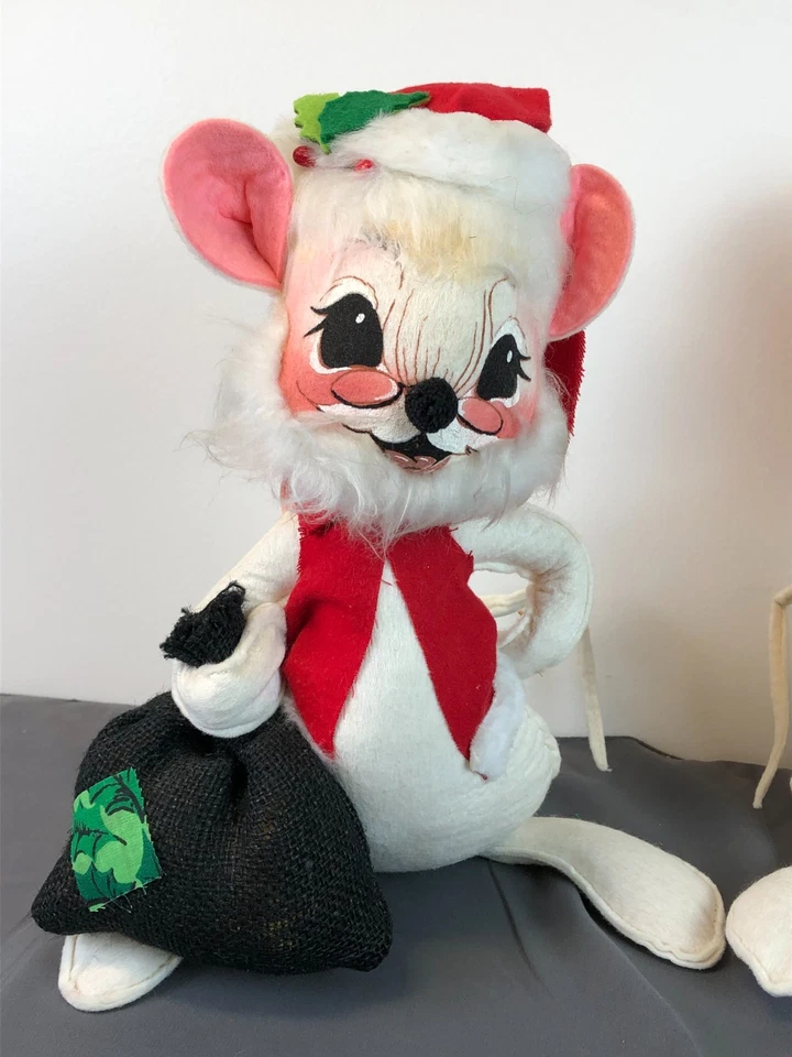 Vintage Pair ANNALEE Mobilitee Dolls 12" Mr & Mrs SANTA CLAUS Muff 1965 1971 - Image 3 of 4