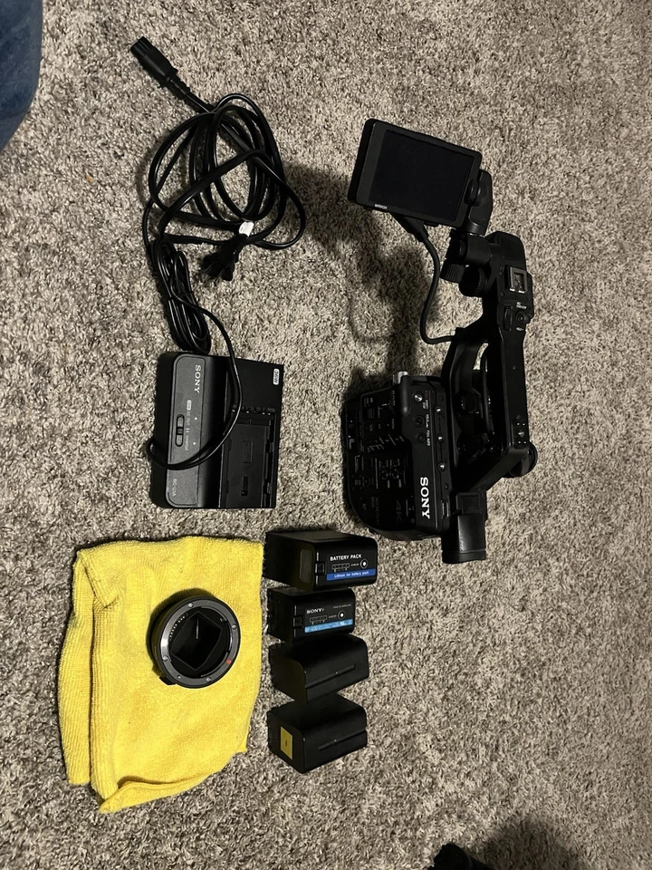 Sony PXW-FS5 4K Handheld Camera Body BUNDLE W/ Grips, Monitor, Batteries - Image 2 of 4