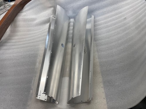SET of NEW Main Gear Leg Fairings FOR CESSNA 182 ; 0741624 , 0741639 - Picture 20 of 24