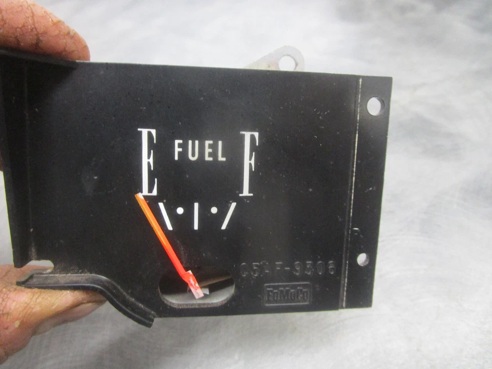 Ford Galaxy 500 1965 1966 indicador de combustible en tablero Foto 2 de 3