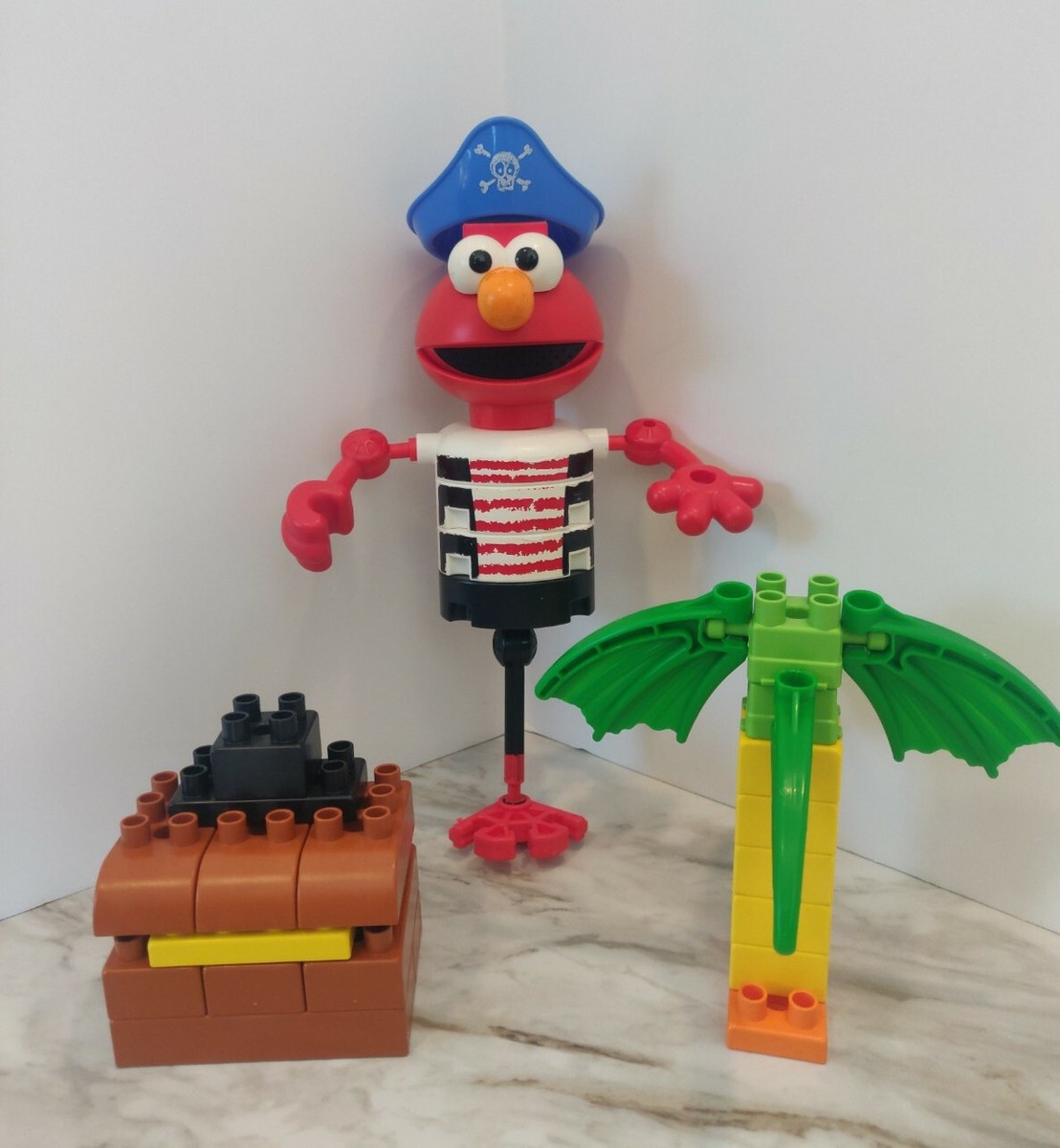 Kid K'NEX Sesame Street Talking Pirate Elmo Building Set