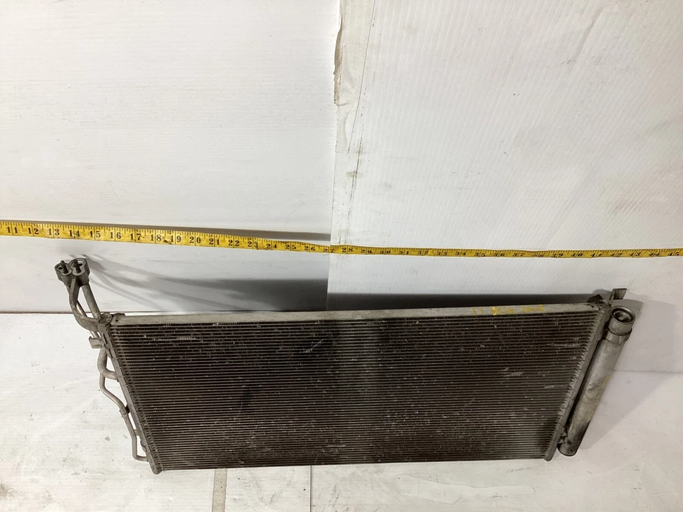 Condensador de refrigeración aire acondicionado Kia Cadenza 2014-2016 OEM. Foto 3 de 4