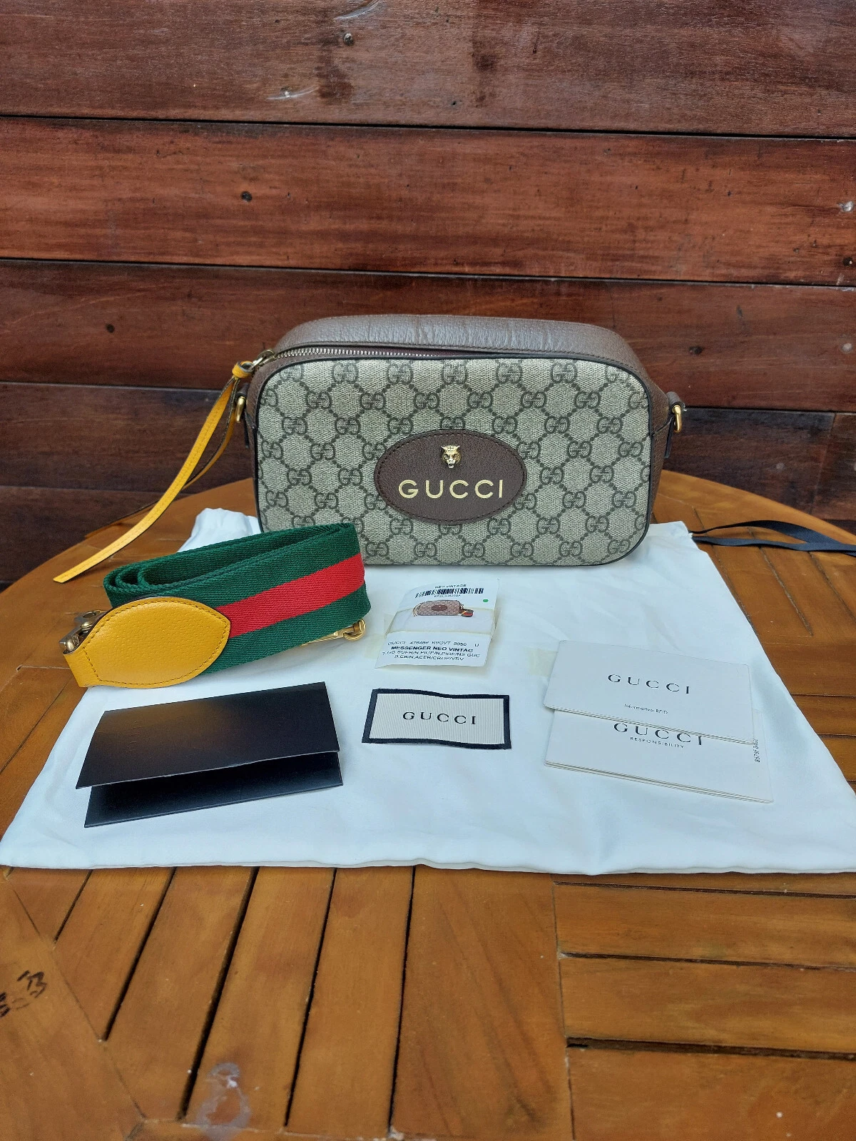 Sac bandoulière pour appareil photo Gucci GG Supreme
