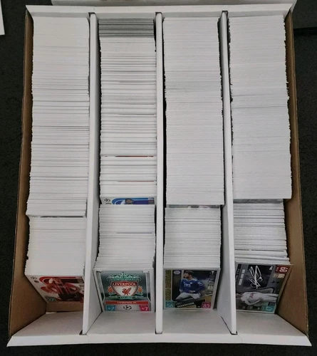 HUGE lot of 1000 Football Soccer Cards (100 foil) + Free folder