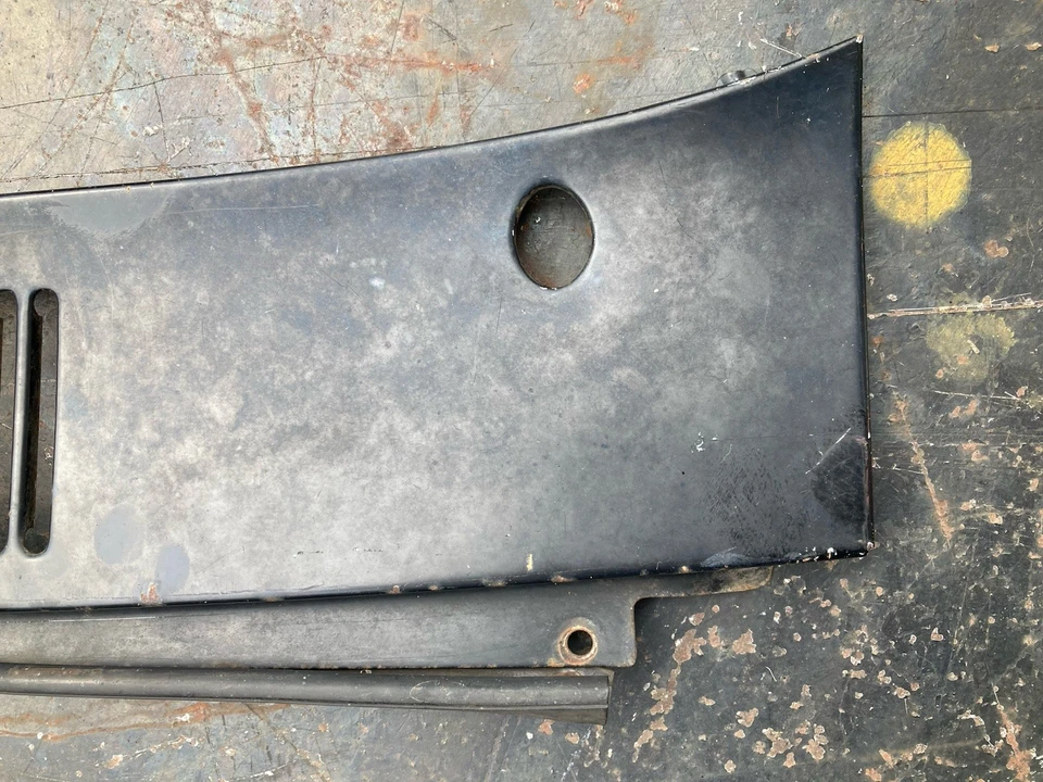 1972-1980 Chevy LUV Pickup capô acabamento de ventilação painel, fabricante de equipamento original. - Imagem 2 de 4