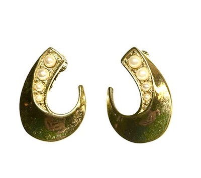 Vtg Signed Trifari Gold Tone Clip On Earrings with Faux Pearls