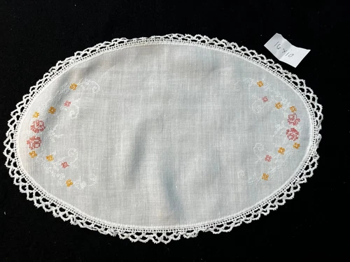 Vintage Linen Embroidered Dresser Scarf/Table Runner w/ Crocheted Trim 16x10