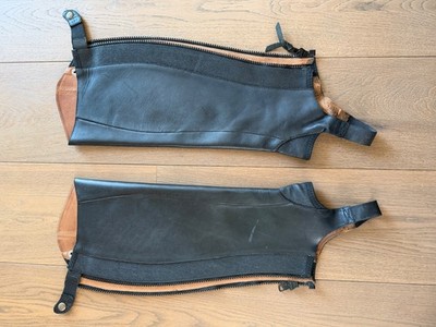 Neu / Echtleder Chaps schwarz / Höhe 49,5 cm / Wade 42 cm