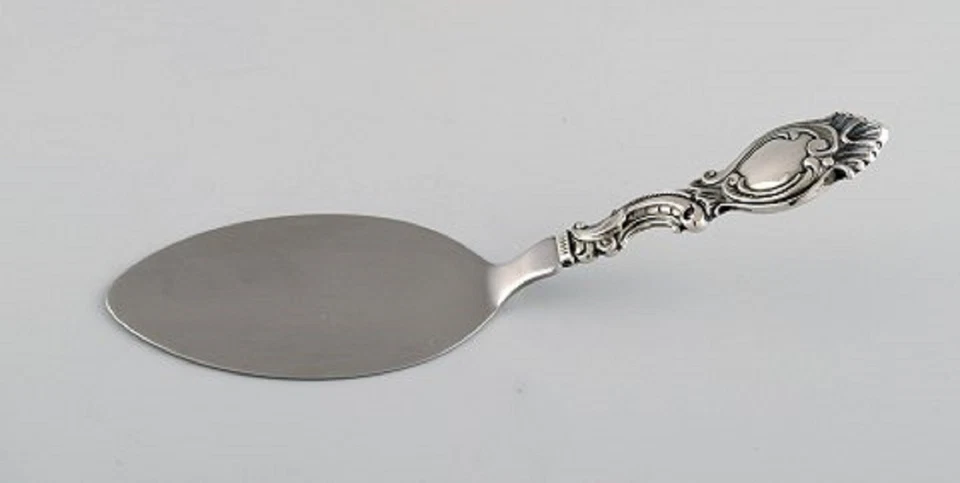 Датский серебряный мастер. Три сервировочные части в серебре (830). Стиль рококо, 1940-е гг. - Изображение 2 из 4