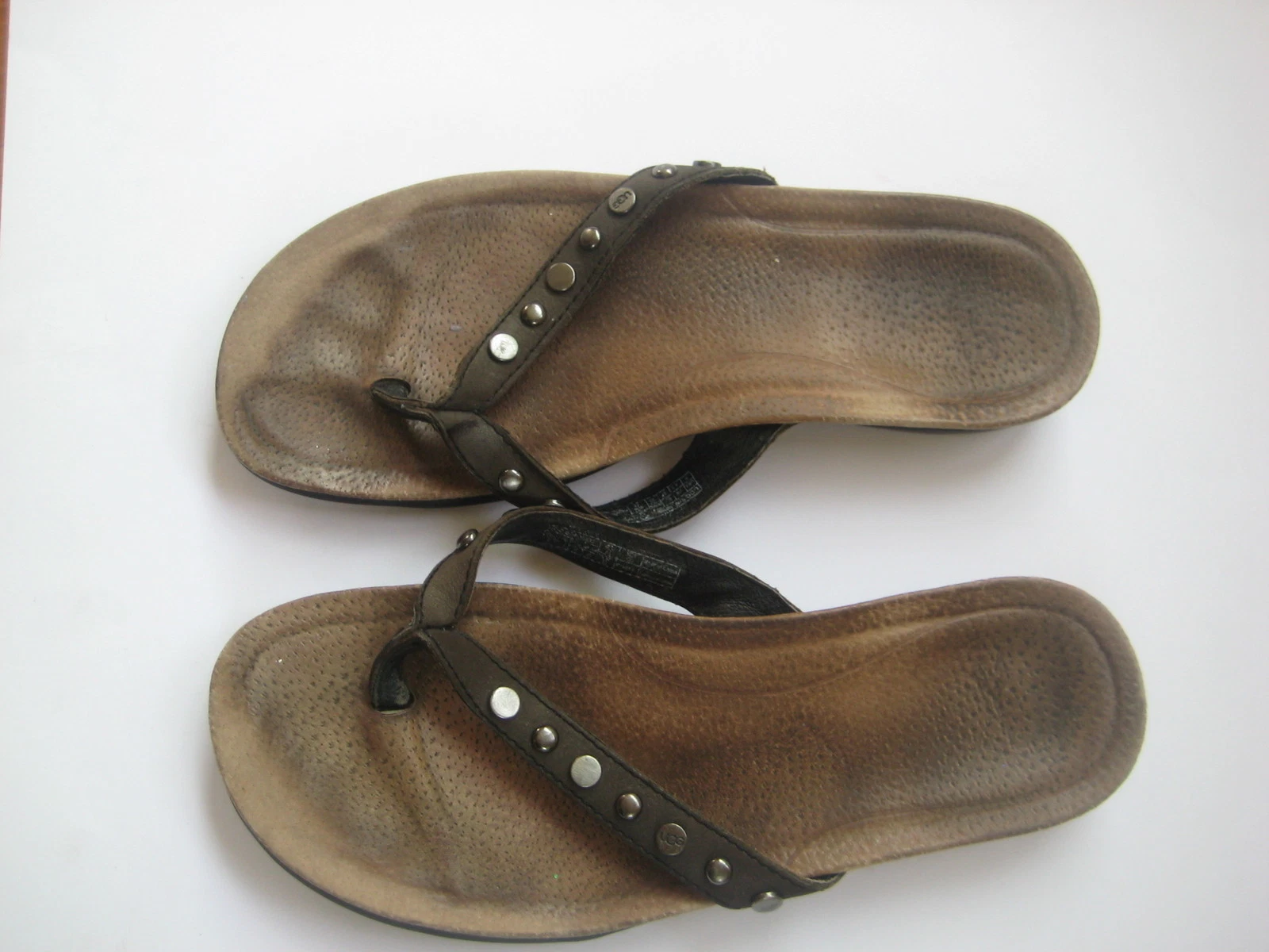 Ugg sandalo donna Lyndi infradito Uggs nero marrone pelle 1006357 argento borchia 6