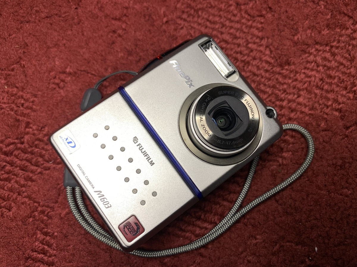 Fujifilm FinePix M603 3.1MP 2x Zoom Camera Silver Rare Fujifilm FinePix M603 3.1MP 2x Zoom Camera Silver Rare